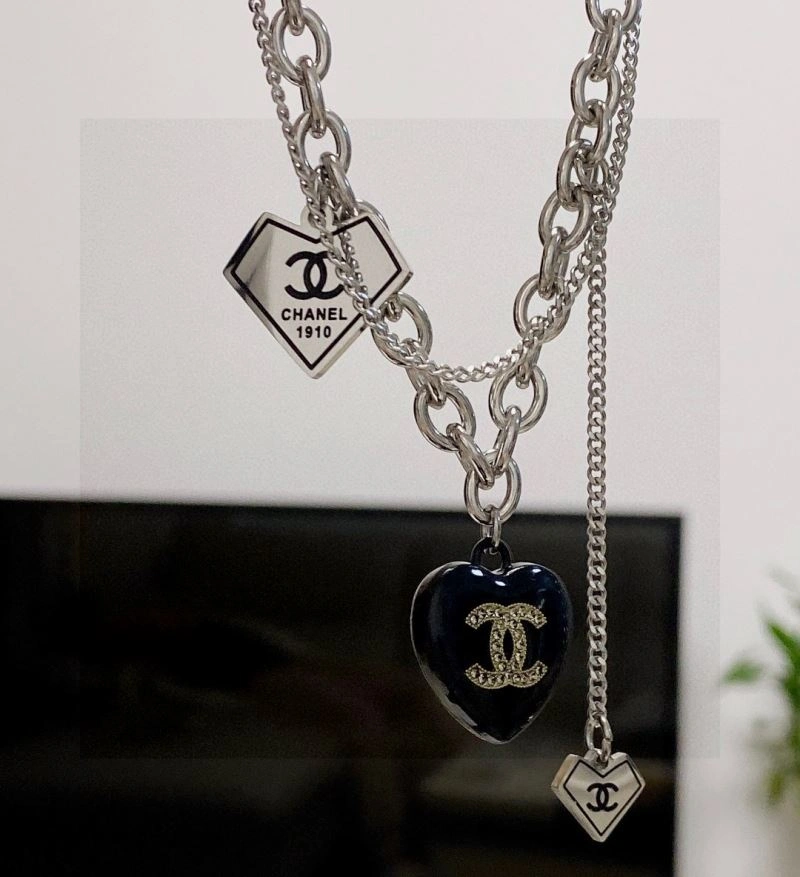 Timeless Chanel Necklaces 230930