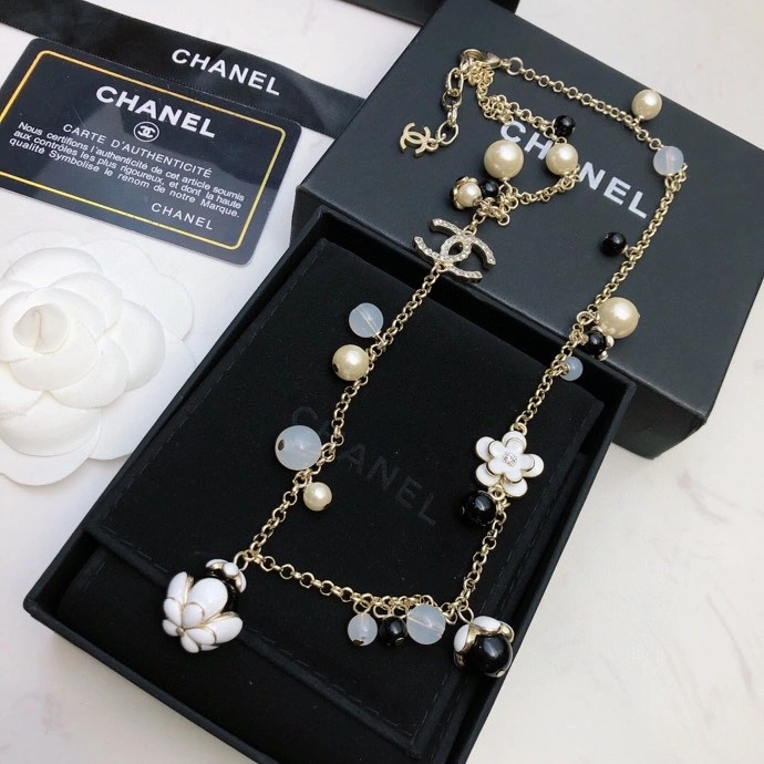 Snug Chanel Necklaces 230989