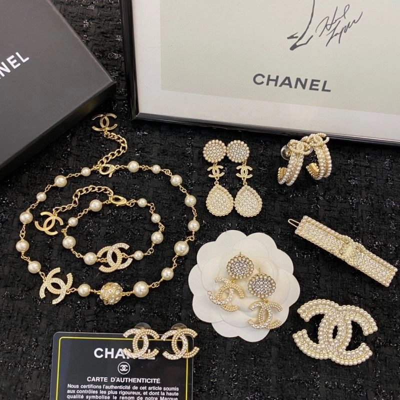 Timeless Chanel Necklaces 230911