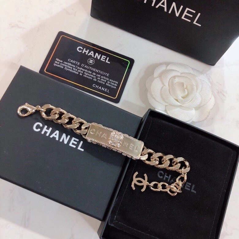 Resilient Chanel Necklaces 230992