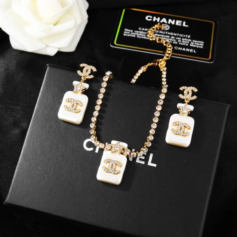 Chanel Necklaces Refined 230895