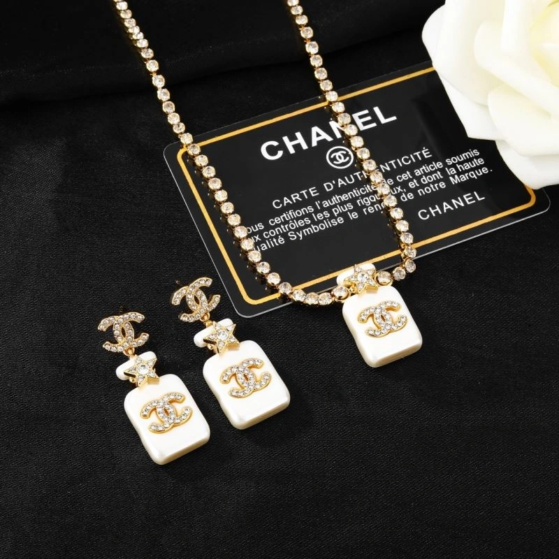 Chanel Necklaces Refined 230895