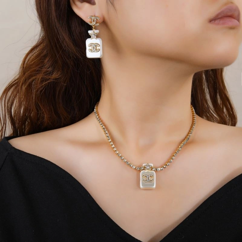 Chanel Necklaces Refined 230895
