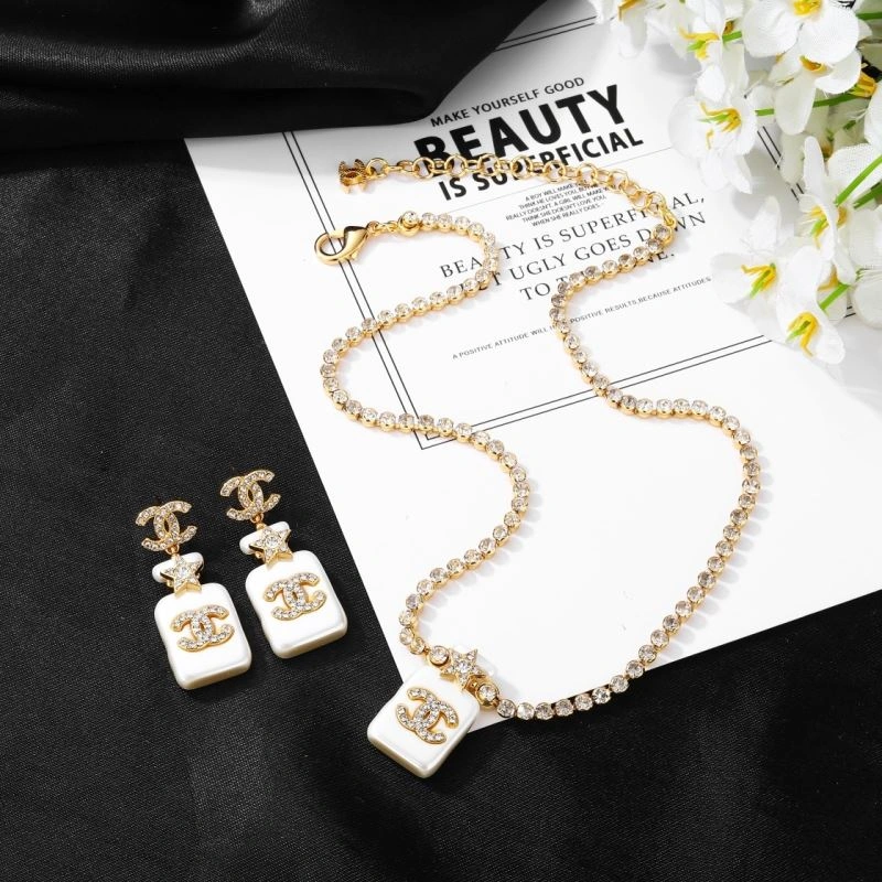 Chanel Necklaces Refined 230895