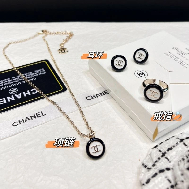 Chanel Necklaces Modern 230891