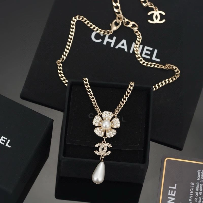 Chanel Necklaces Bold 230918