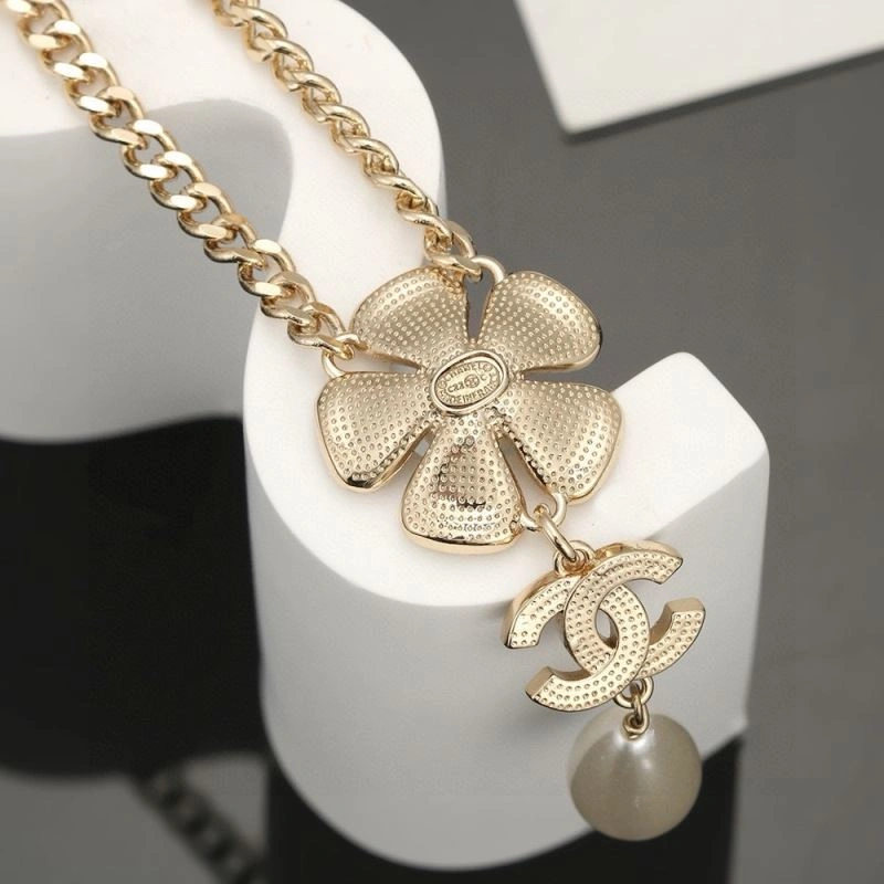 Chanel Necklaces Bold 230918