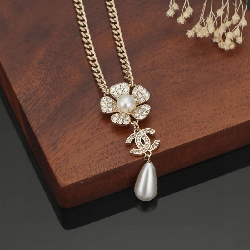 Chanel Necklaces Bold 230918