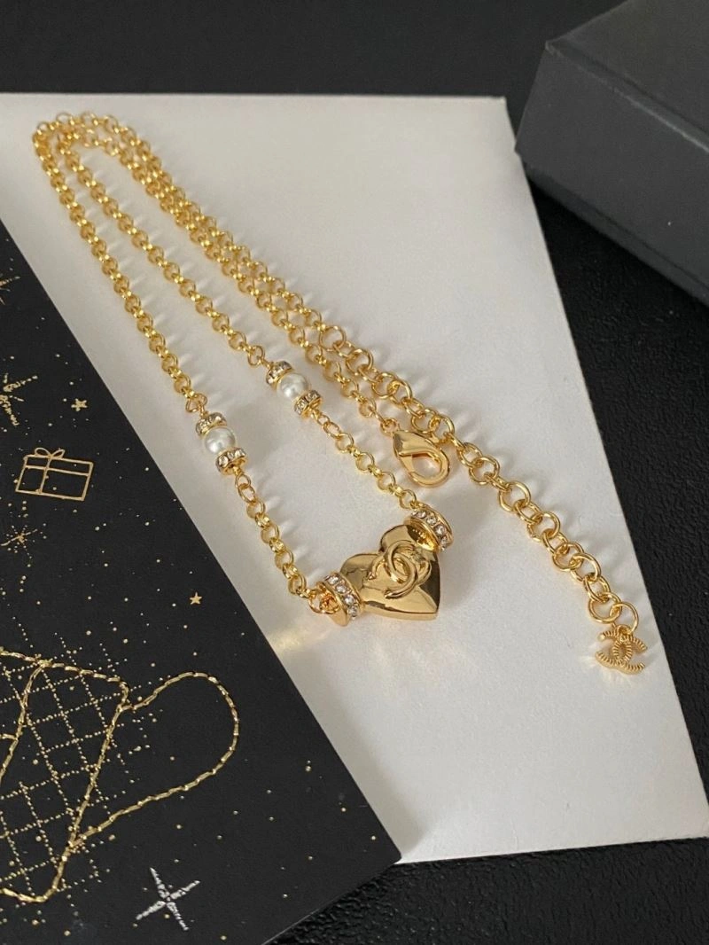 Chanel Necklaces Versatile 230886
