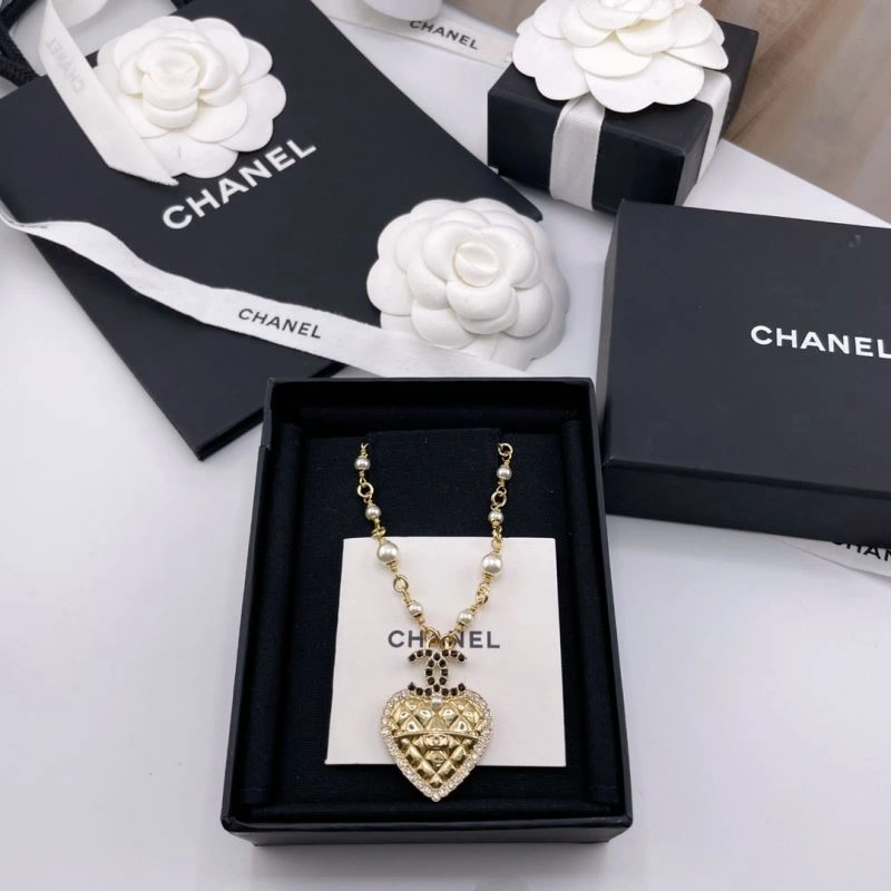 Chanel Necklaces Sleek 230500