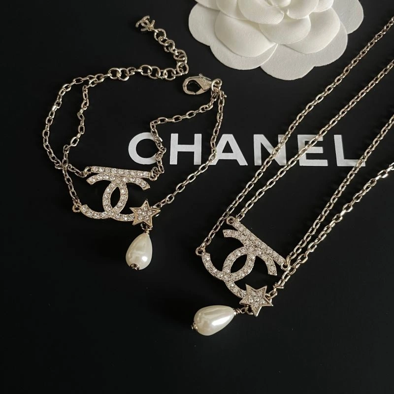 Timeless Chanel Necklaces 230499
