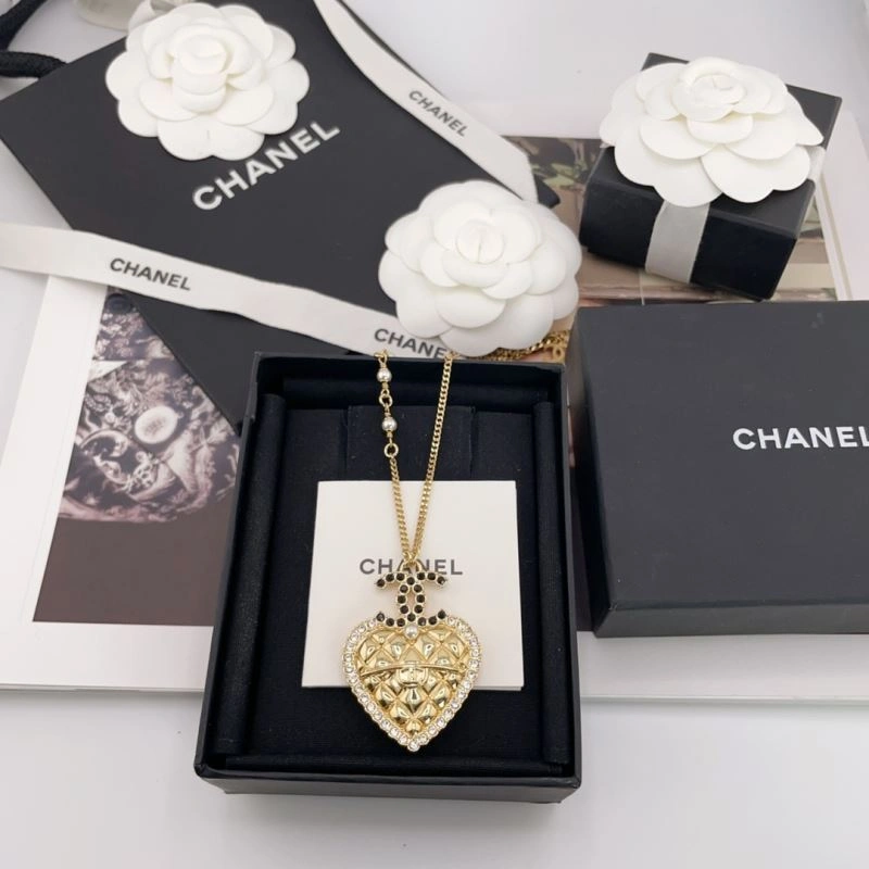 Minimalist Chanel Necklaces 230472