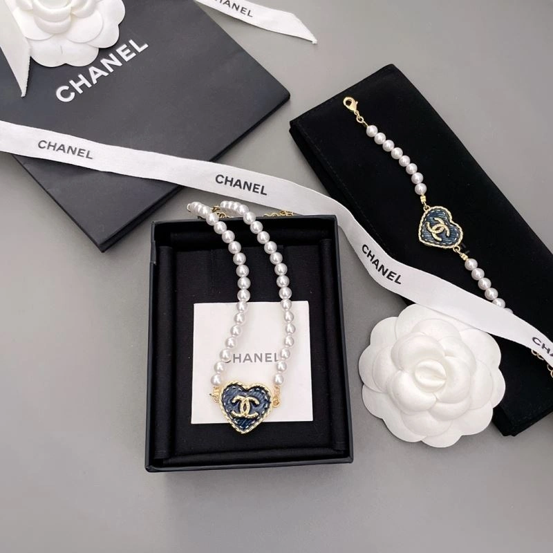 Minimalist Chanel Necklaces 230515