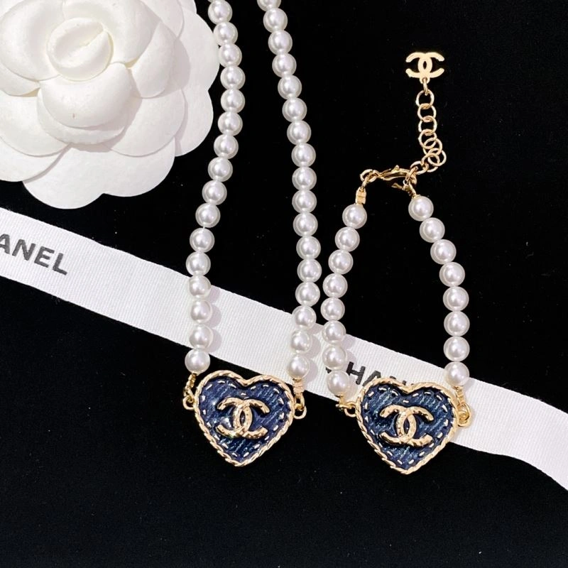 Minimalist Chanel Necklaces 230515