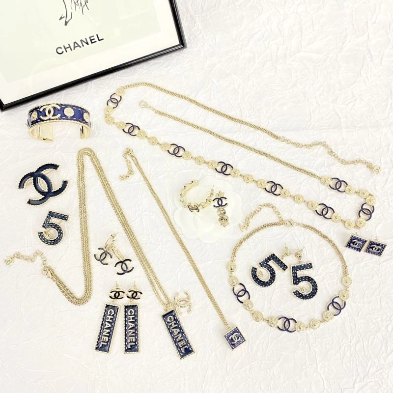 Chanel Necklaces Elegant 230461