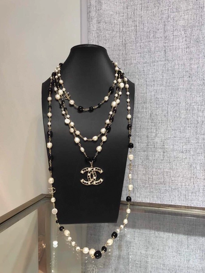 WellDesigned Chanel Necklaces 230408