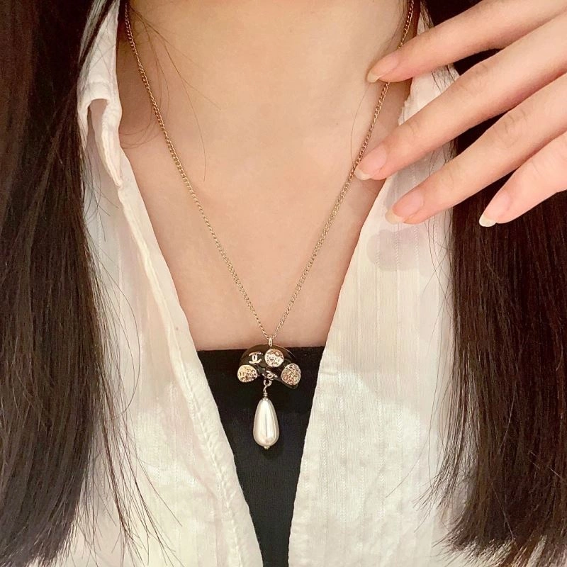 Chanel Necklaces Youthful 230420