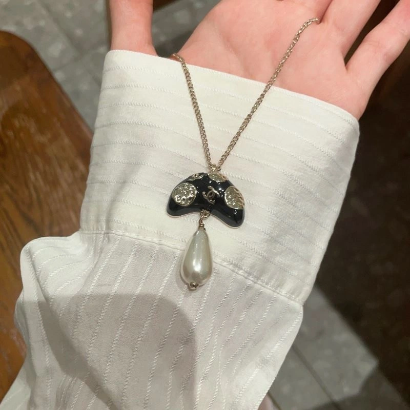 Chanel Necklaces Youthful 230420