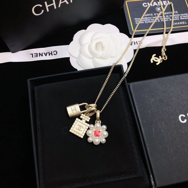 UrbanChic Chanel Necklaces 230383