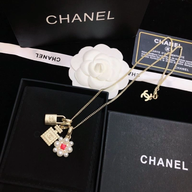 UrbanChic Chanel Necklaces 230383