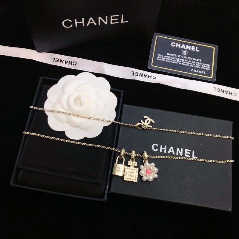 UrbanChic Chanel Necklaces 230383