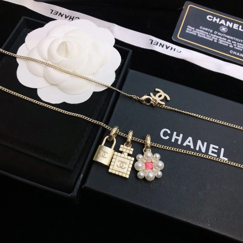 UrbanChic Chanel Necklaces 230383