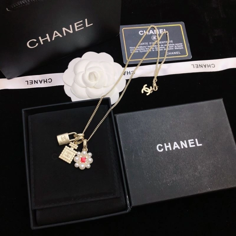 UrbanChic Chanel Necklaces 230383