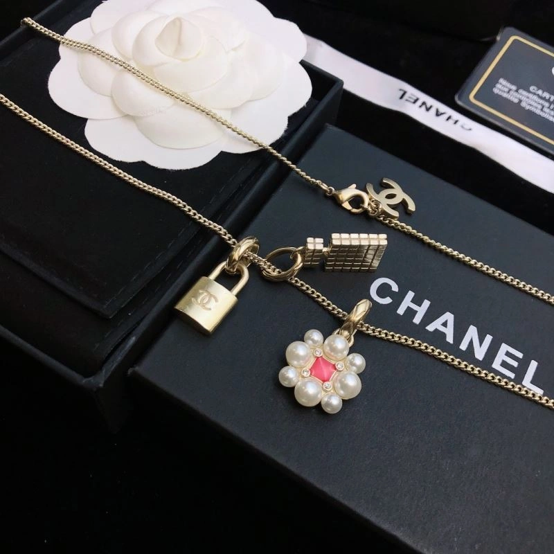 UrbanChic Chanel Necklaces 230383