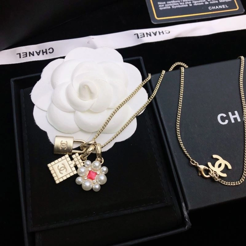 UrbanChic Chanel Necklaces 230383