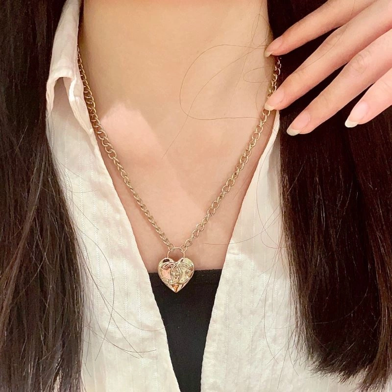 Resilient Chanel Necklaces 230385