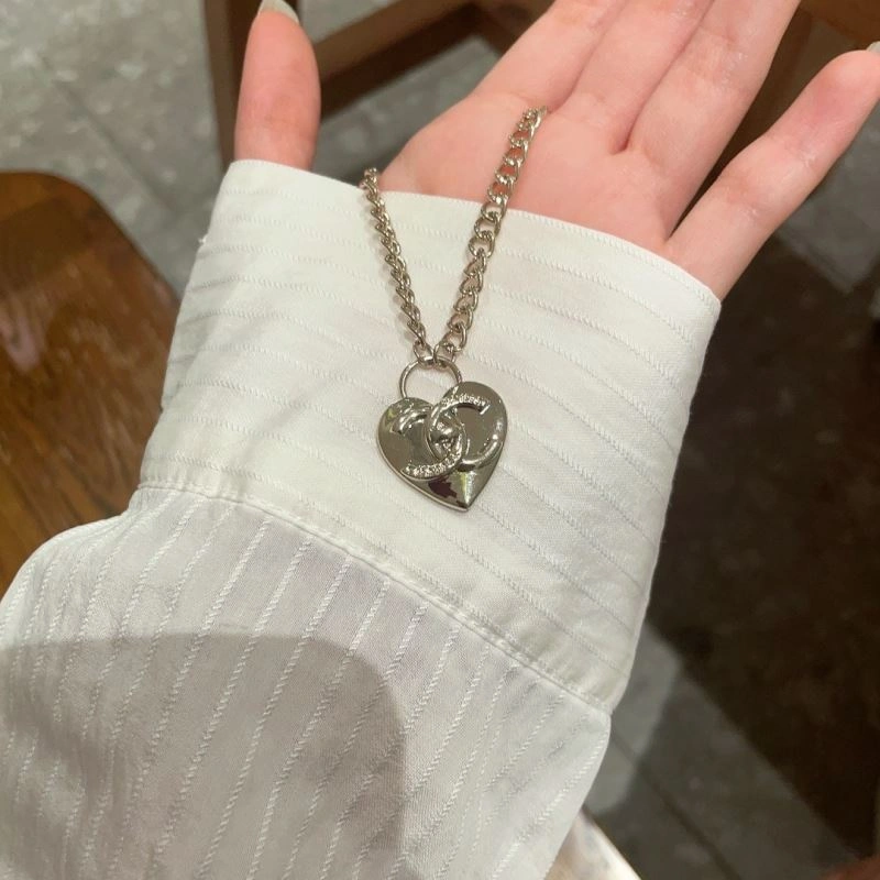 Resilient Chanel Necklaces 230385