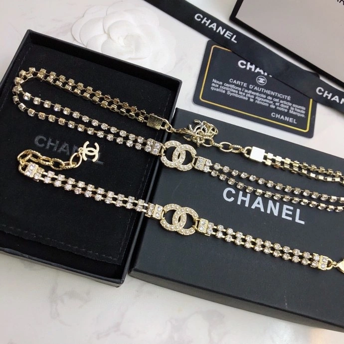 Sophisticated Chanel Necklaces 230367