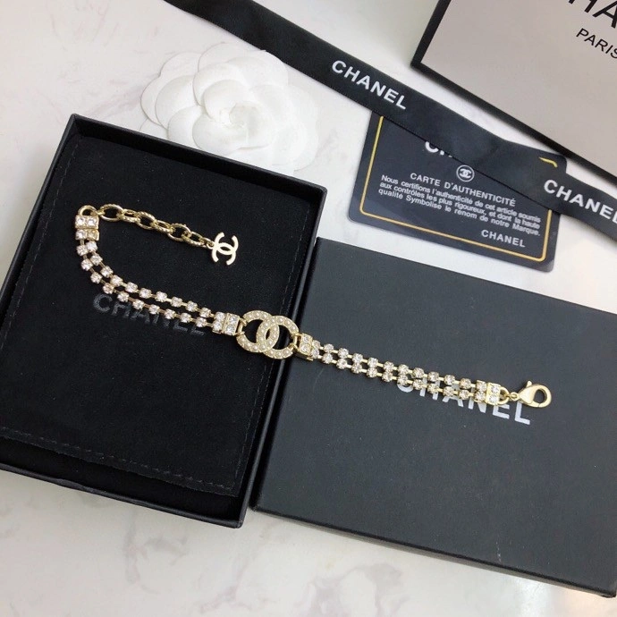 Sophisticated Chanel Necklaces 230367