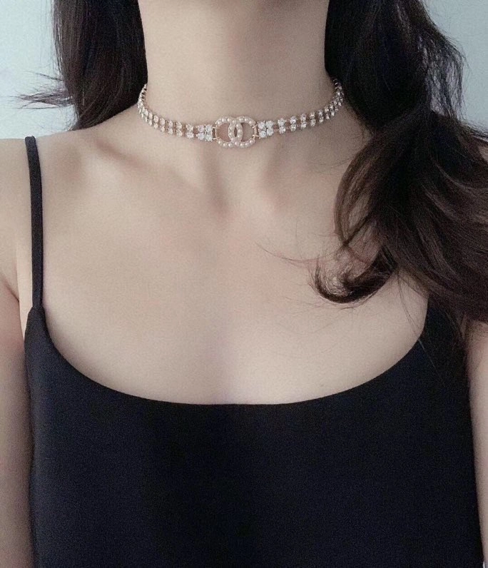 Sophisticated Chanel Necklaces 230367