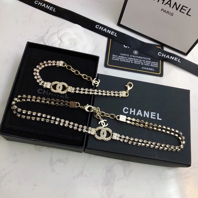 Sophisticated Chanel Necklaces 230367