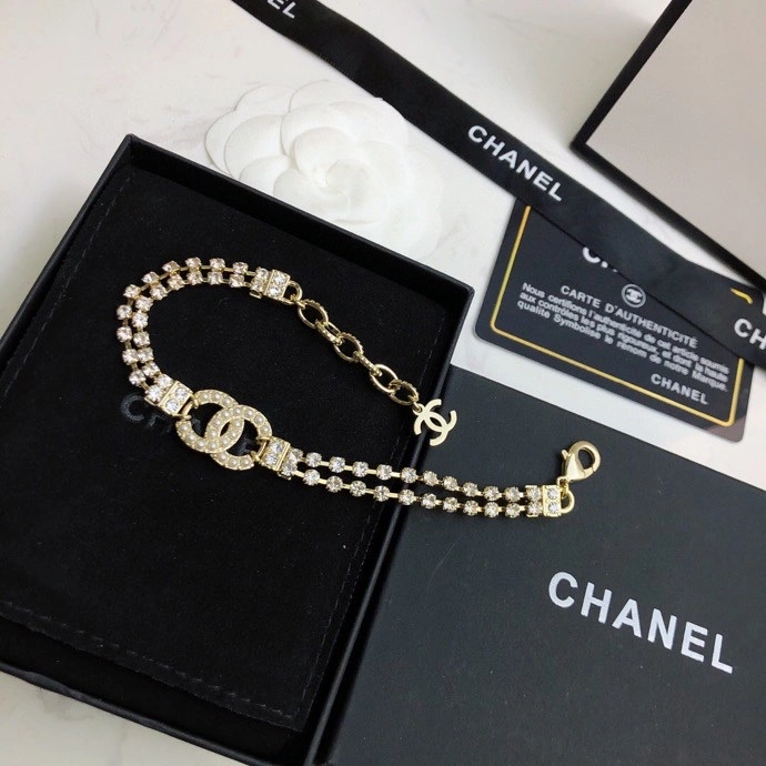 Sophisticated Chanel Necklaces 230367