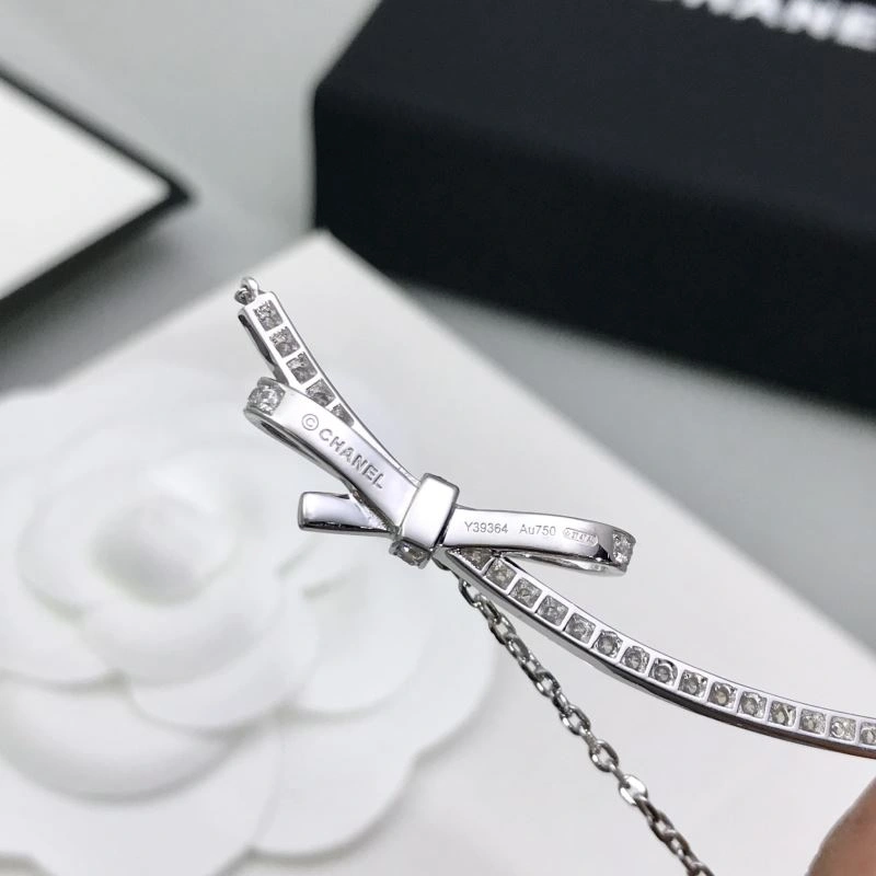 Chanel Necklaces ModernLook 232077