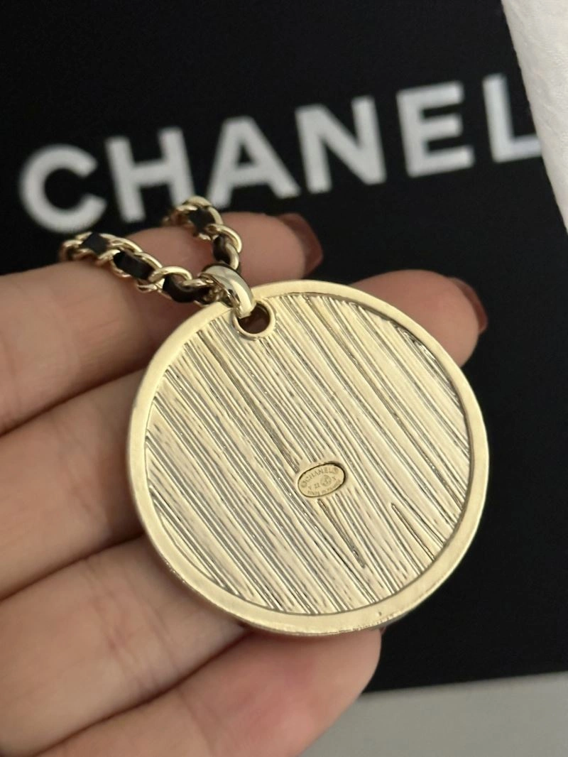 Chanel Necklaces SmoothTexture 232040