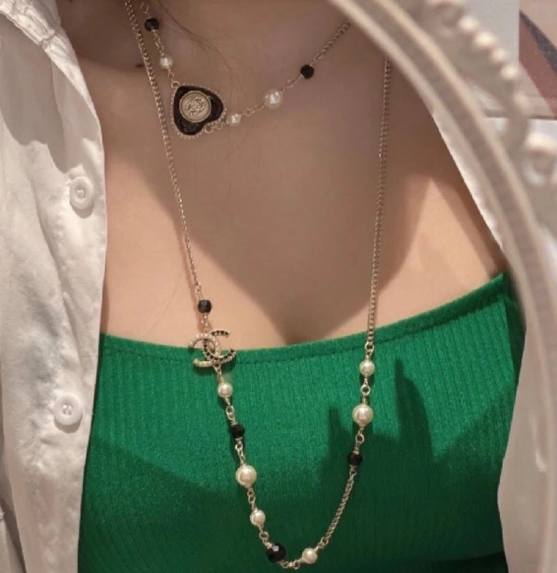 Contemporary Chanel Necklaces 232039