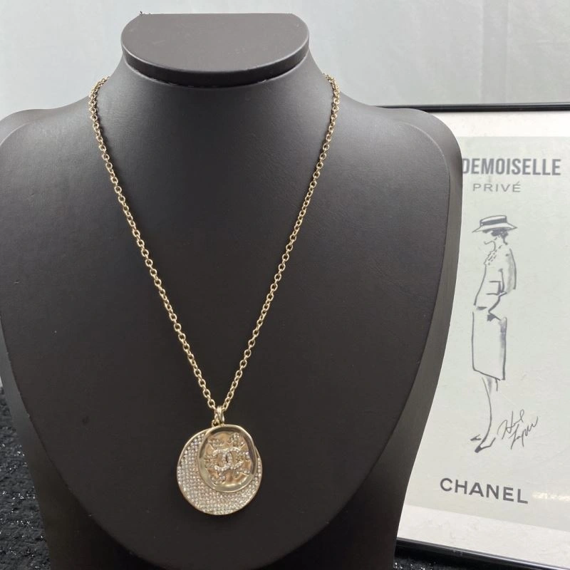 Minimalist Chanel Necklaces 232072