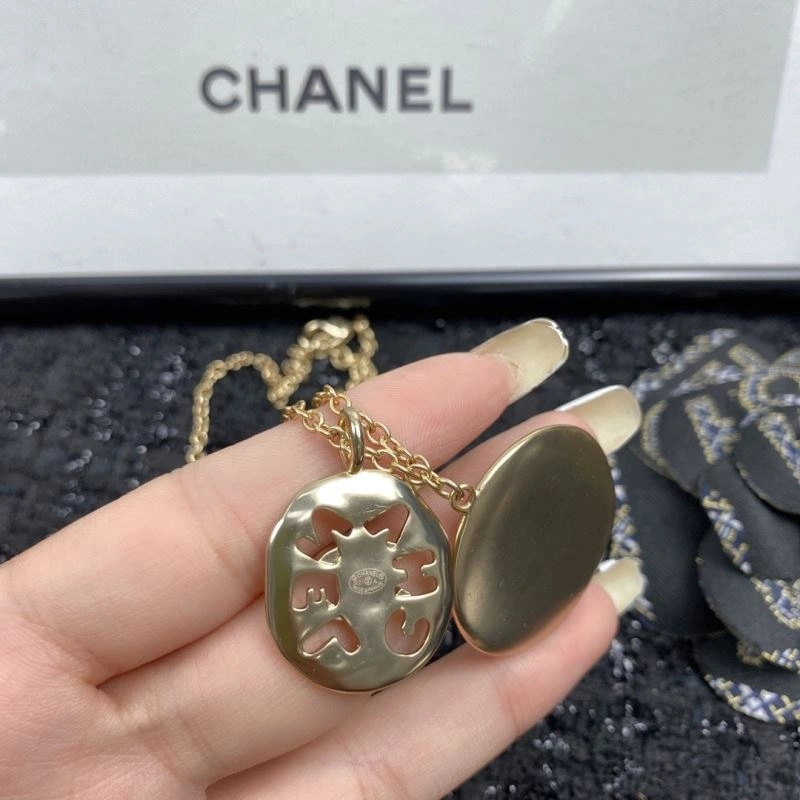 Minimalist Chanel Necklaces 232072