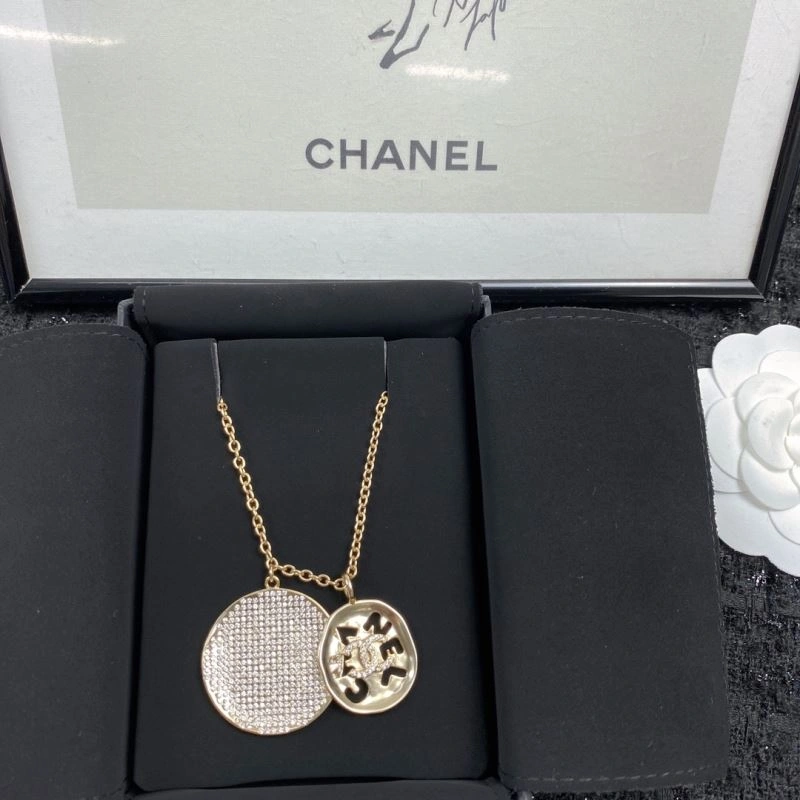 Minimalist Chanel Necklaces 232072