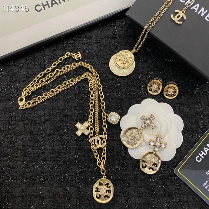 Minimalist Chanel Necklaces 232072