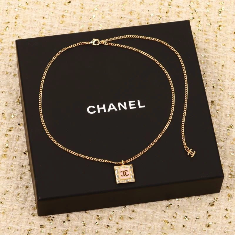 Compact Chanel Necklaces 232016