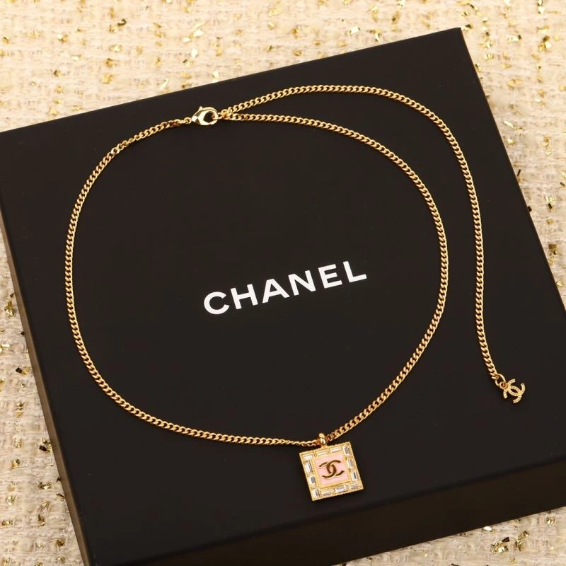 Compact Chanel Necklaces 232016