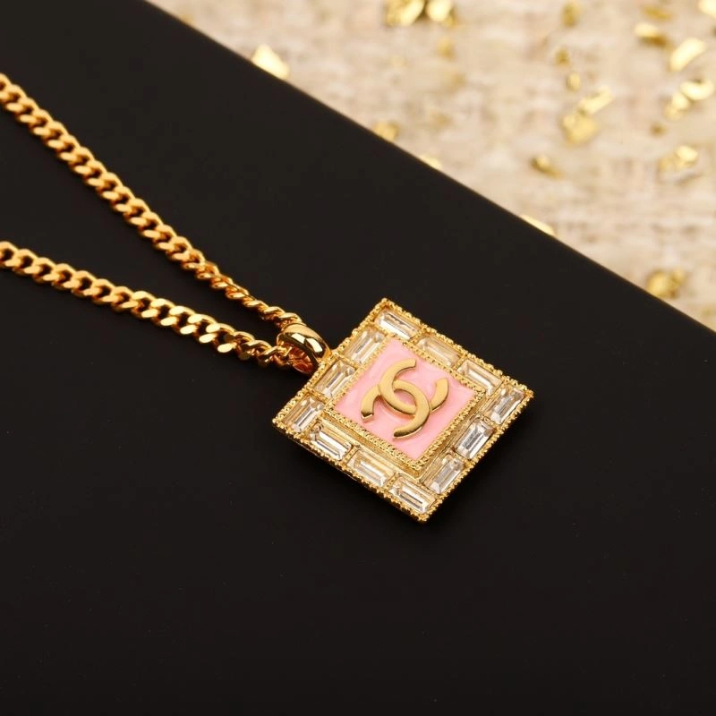 Compact Chanel Necklaces 232016