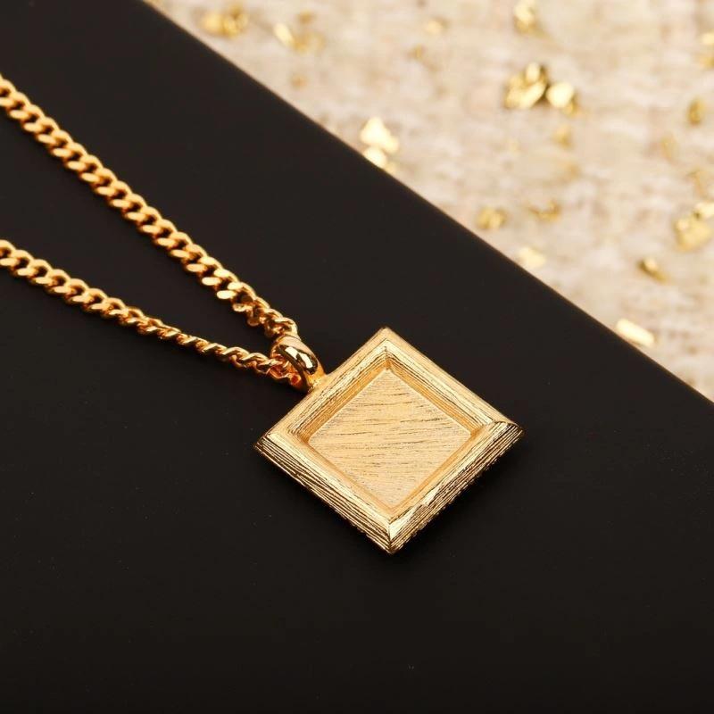 Compact Chanel Necklaces 232016