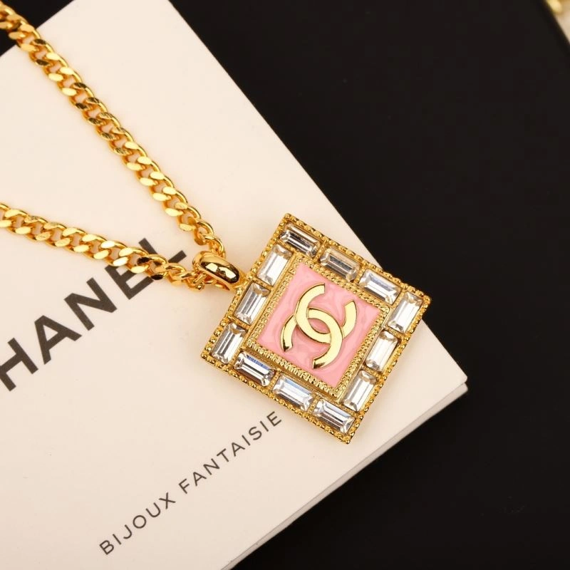 Compact Chanel Necklaces 232016