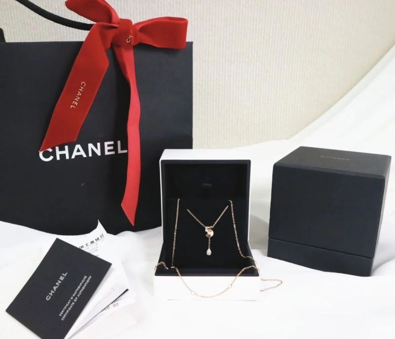 WellDesigned Chanel Necklaces 232011