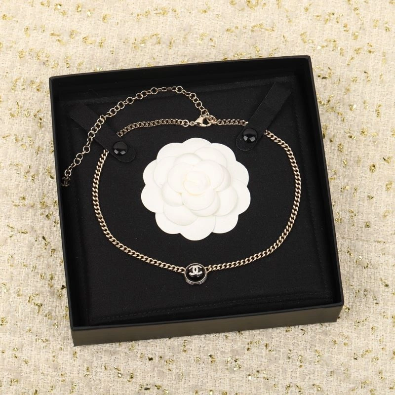 Chanel Necklaces Functional 231982